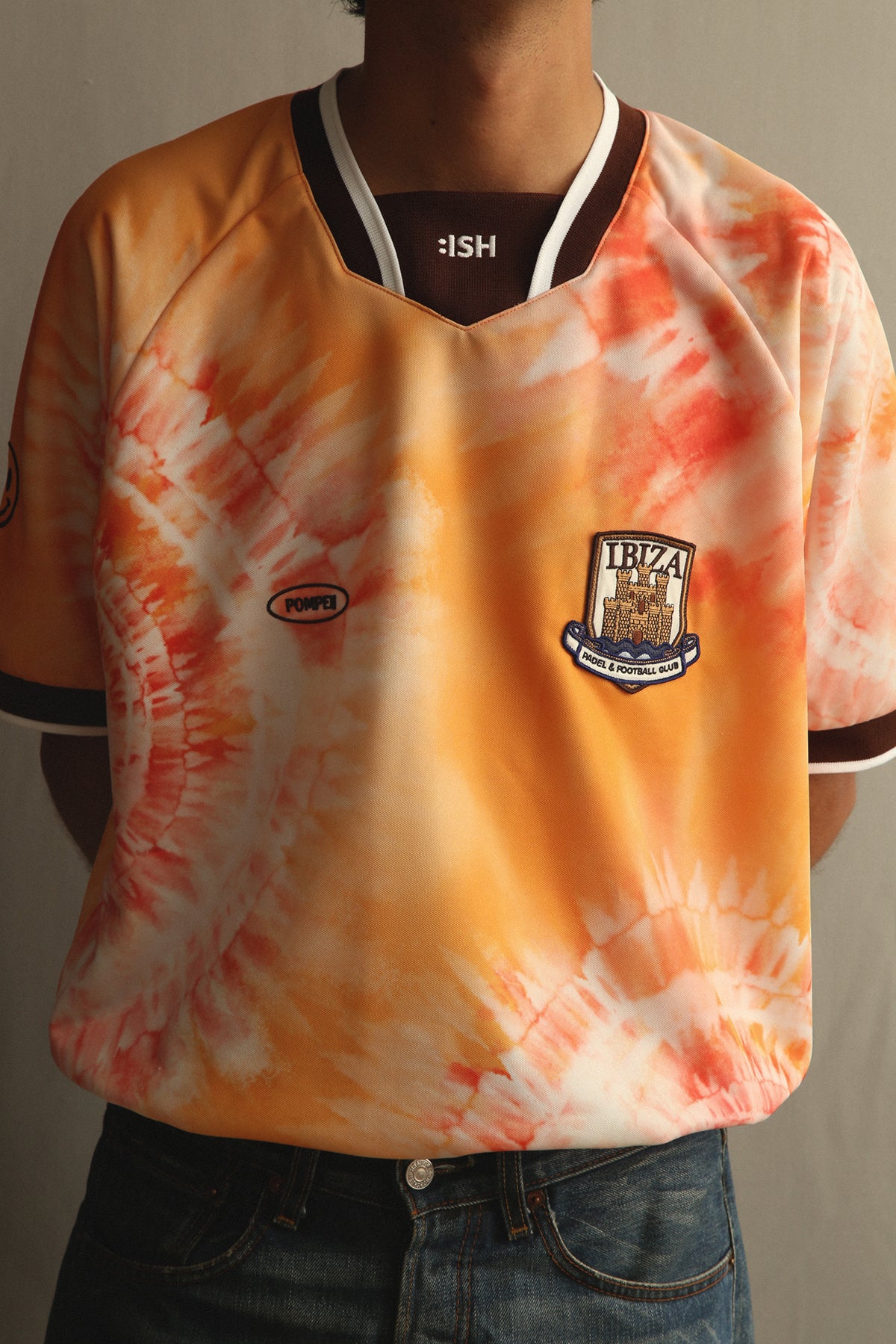 BLONDES FUSSBALLTRIKOT