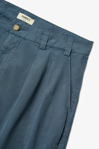 WIDE PLEATED STEEL BLUE SHORTS